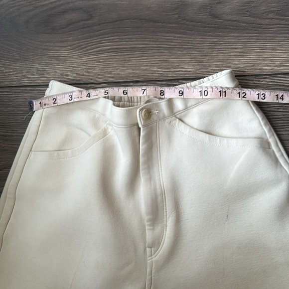 Uniqlo emits ivory high waisted stretchy oversized pants - Picture 9 of 10